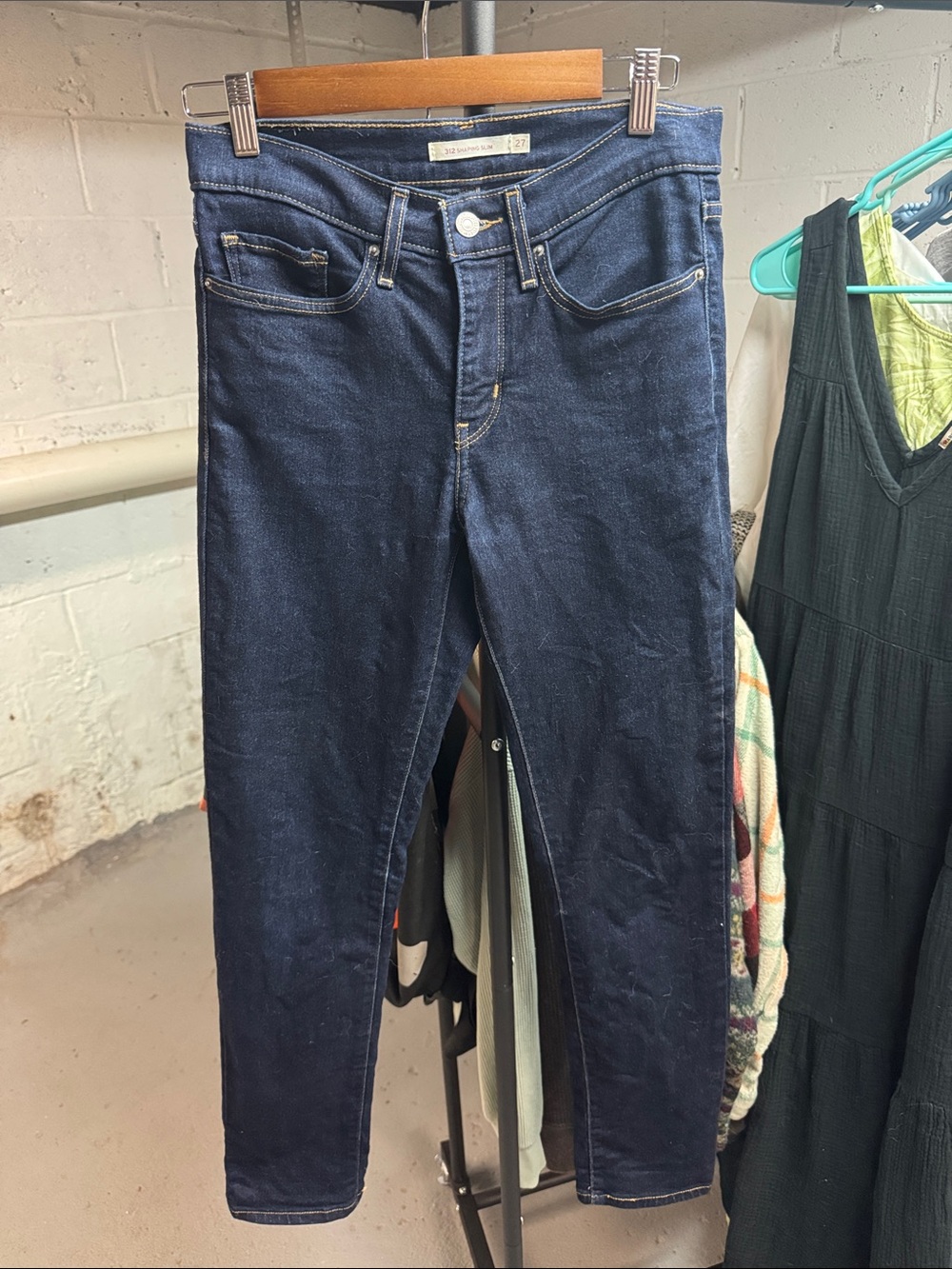 Levi's 312 shaping slim dark wash